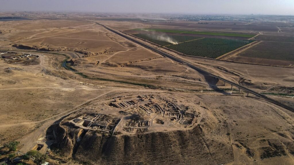 סתיו מדר: המעצבת שמוציאה את החלום מהארון – שמלות כלה וערב בדרום